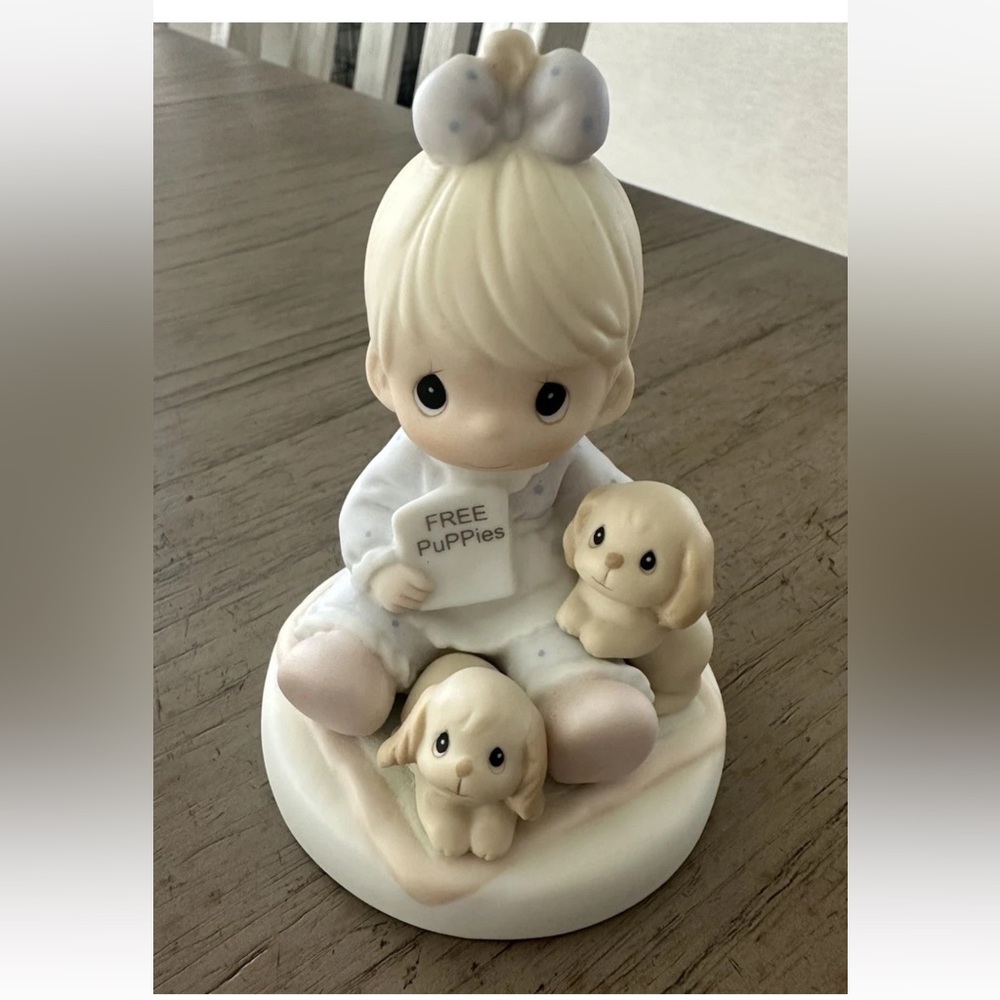 Precious Moments - God Loventh A Cheerful Giver #272477
Puppies Figurine
